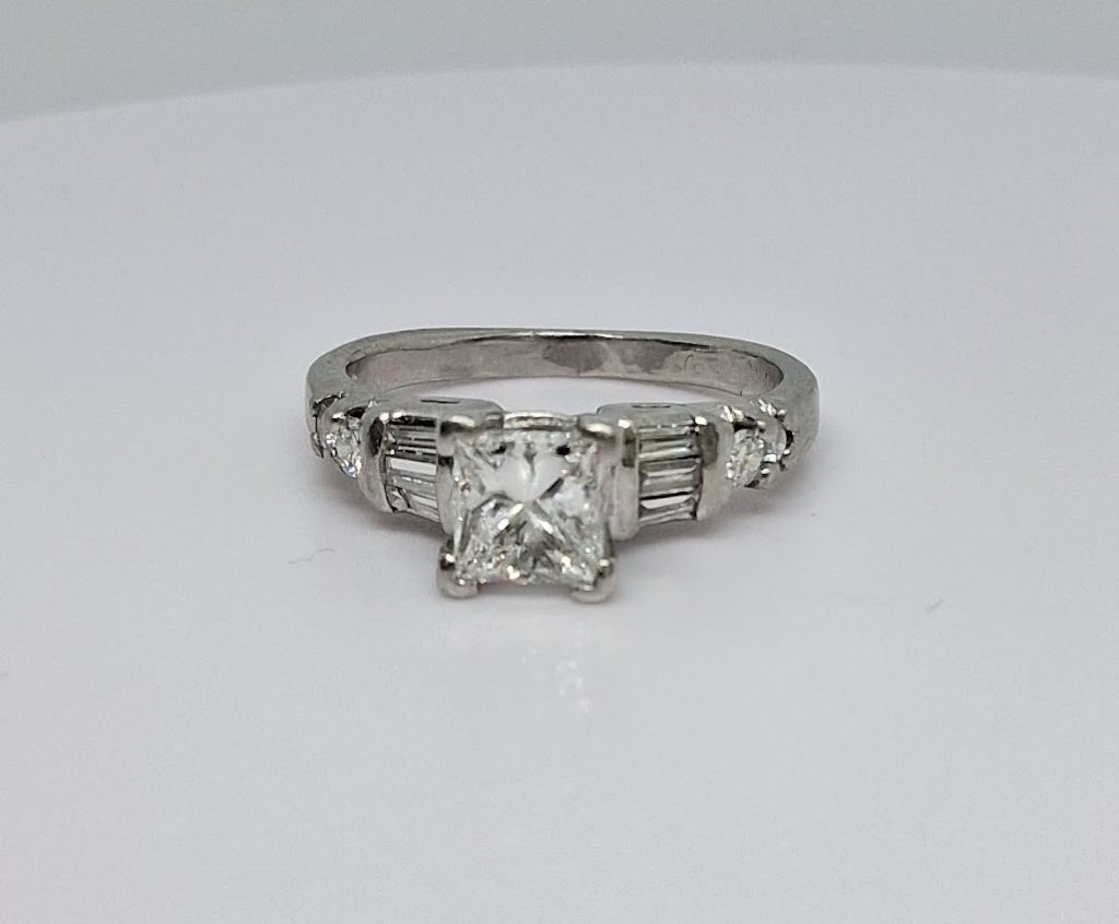1.01ct VVS1/F - Natural GIA Certified Princess cut set in Platinum mounting with .50ct diamonds